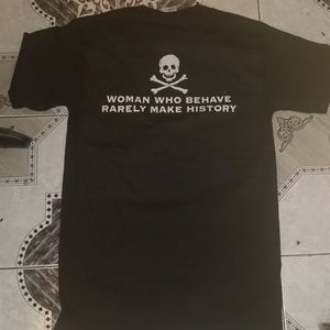 Women Who Behave Rarely Make History Skull &  Crossbones Tee & Tank Set S/M NEW